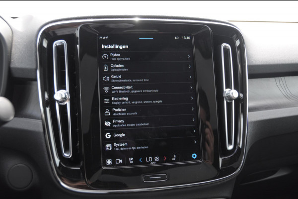 Volvo C40 Single Motor Extended Range Ultimate 82 kWh / Adaptieve cruise control / Parkeersensoren met 360 camera / Apple carplay / Keyless entry / Elektrische achterklep / Stoel - en stuurwielverwarming / Elektrische stoelen met geheugen / Harman Kardon audio