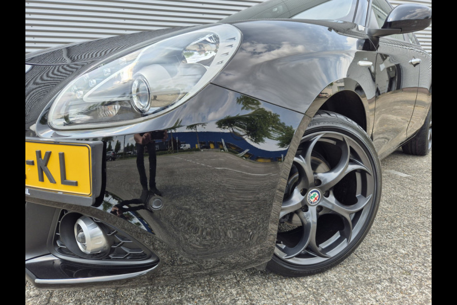 Alfa Romeo Giulietta 1.4 Turbo airco,cruisecontrol,navigatie,parkeersensoren,