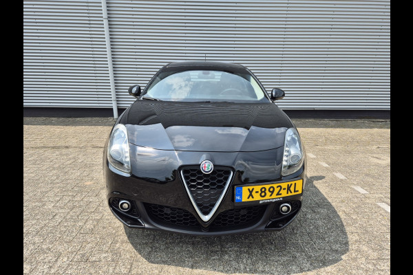 Alfa Romeo Giulietta 1.4 Turbo airco,cruisecontrol,navigatie,parkeersensoren,