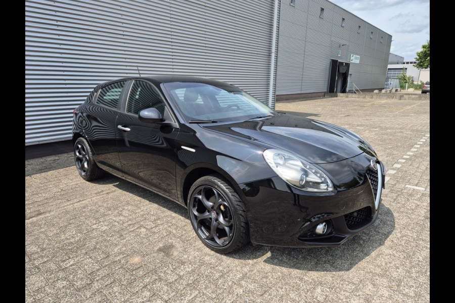 Alfa Romeo Giulietta 1.4 Turbo airco,cruisecontrol,navigatie,parkeersensoren,