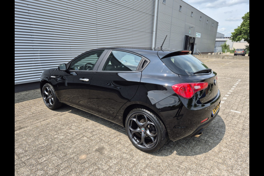 Alfa Romeo Giulietta 1.4 Turbo airco,cruisecontrol,navigatie,parkeersensoren,