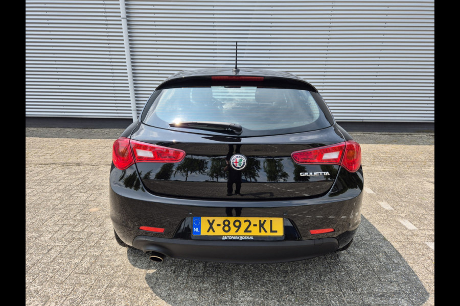 Alfa Romeo Giulietta 1.4 Turbo airco,cruisecontrol,navigatie,parkeersensoren,