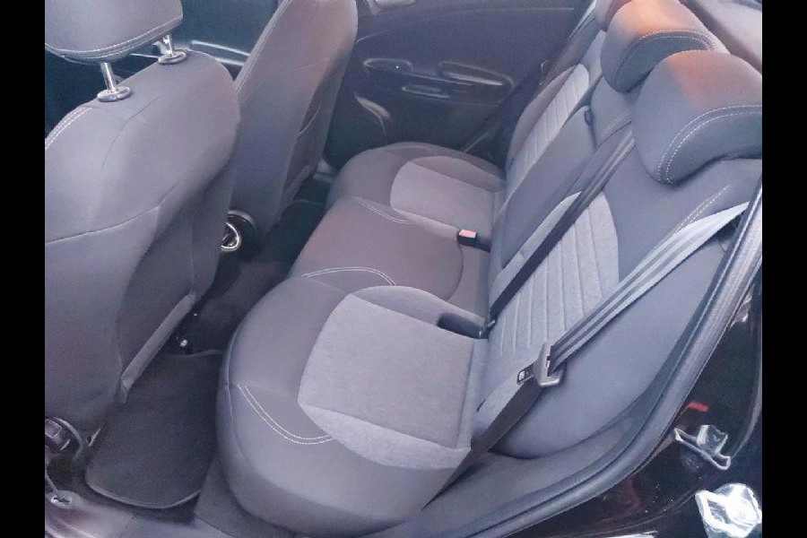 Alfa Romeo Giulietta 1.4 Turbo airco,cruisecontrol,navigatie,parkeersensoren,