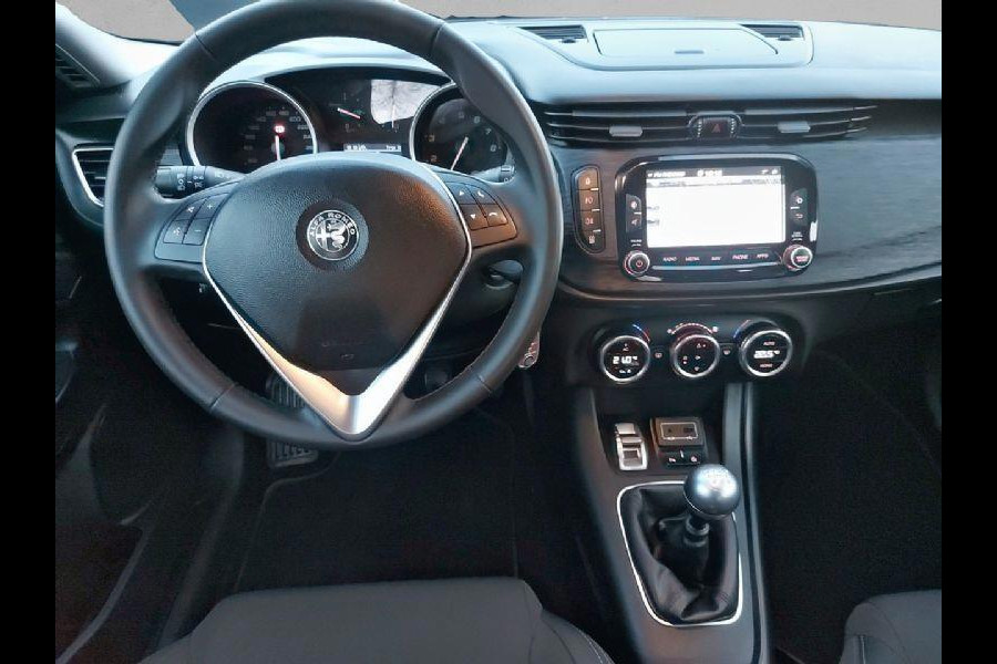 Alfa Romeo Giulietta 1.4 Turbo airco,cruisecontrol,navigatie,parkeersensoren,