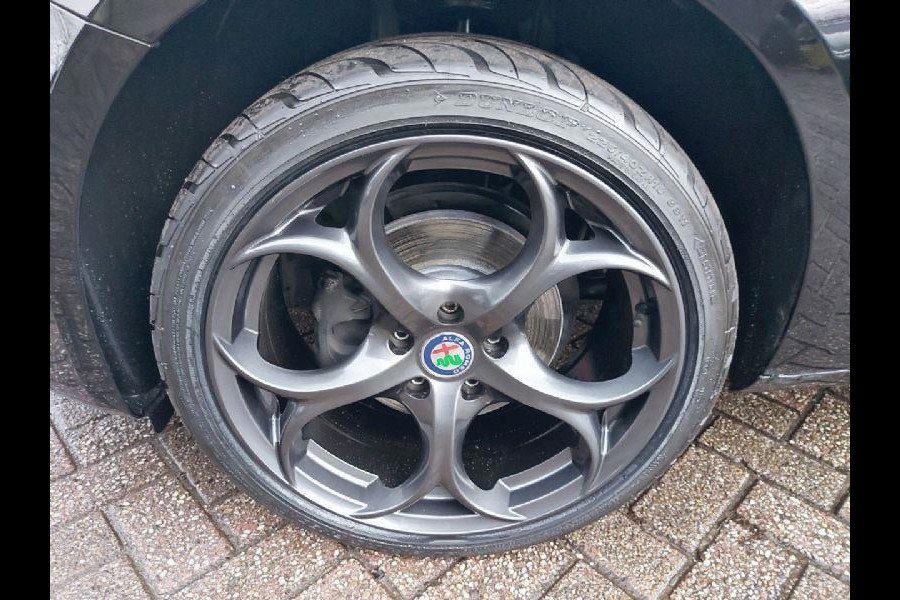 Alfa Romeo Giulietta 1.4 Turbo airco,cruisecontrol,navigatie,parkeersensoren,