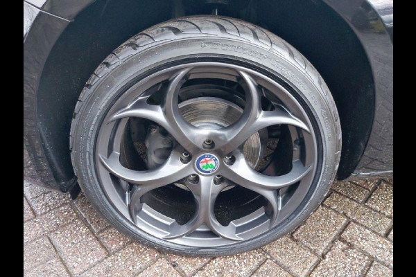 Alfa Romeo Giulietta 1.4 Turbo airco,cruisecontrol,navigatie,parkeersensoren,