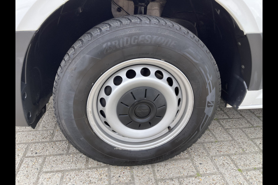 Volkswagen Crafter 35 2.0 TDI 140pk L3H3 ( voorheen L2H2 ) Comfortline / vaste prijs rijklaar € 20.950 ex btw / bpm vrij / euro 6 diesel / airco / cruise / geveerde chauffeurs stoel / nette bus !