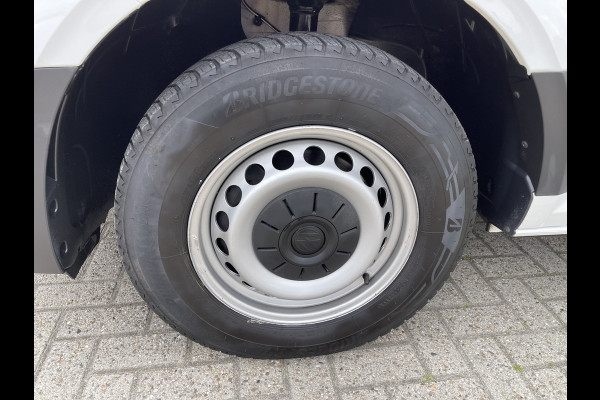 Volkswagen Crafter 35 2.0 TDI 140pk L3H3 ( voorheen L2H2 ) Comfortline / vaste prijs rijklaar € 20.950 ex btw / bpm vrij / euro 6 diesel / airco / cruise / geveerde chauffeurs stoel / nette bus !