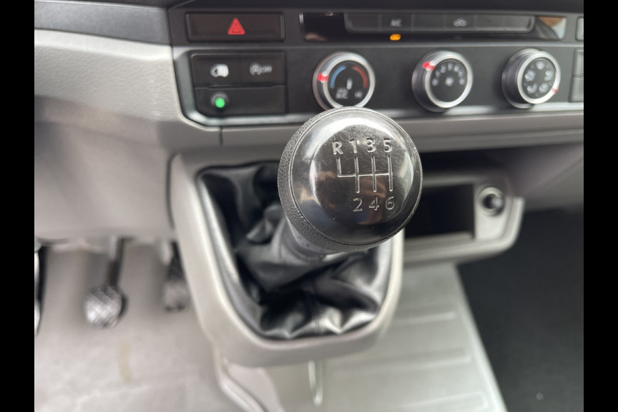 Volkswagen Crafter 35 2.0 TDI 140pk L3H3 ( voorheen L2H2 ) Comfortline / vaste prijs rijklaar € 20.950 ex btw / bpm vrij / euro 6 diesel / airco / cruise / geveerde chauffeurs stoel / nette bus !