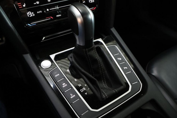 Volkswagen Arteon 1.4 TSI eHybrid R-Line Business+ LEDEREN SPORTSTOELEN/PANORAMADAK/CAMERA/19" VELGEN