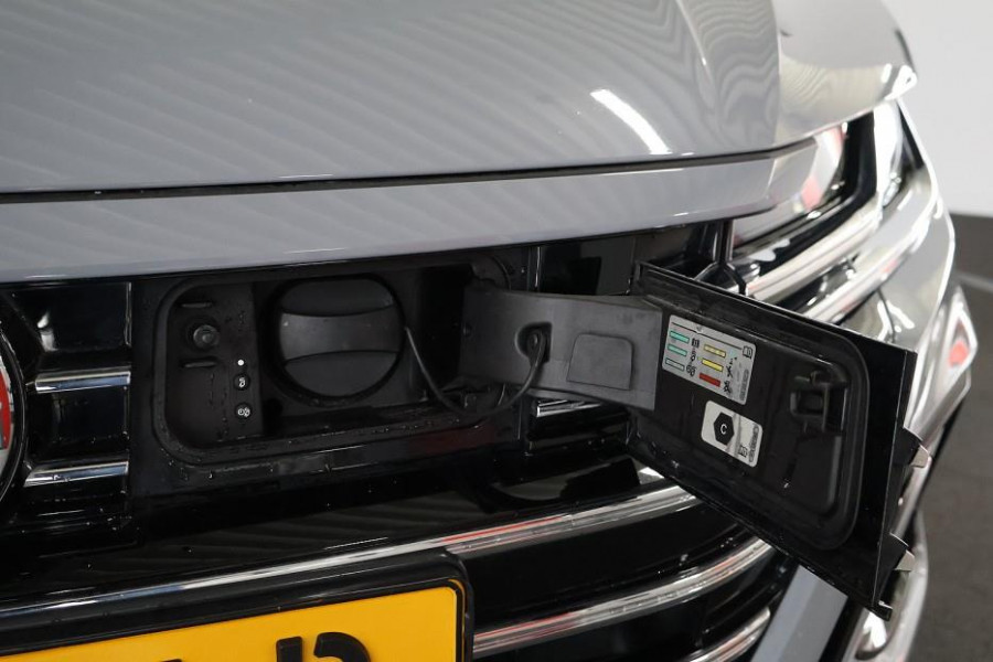 Volkswagen Arteon 1.4 TSI eHybrid R-Line Business+ LEDEREN SPORTSTOELEN/PANORAMADAK/CAMERA/19" VELGEN