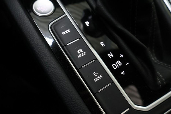 Volkswagen Arteon 1.4 TSI eHybrid R-Line Business+ LEDEREN SPORTSTOELEN/PANORAMADAK/CAMERA/19" VELGEN