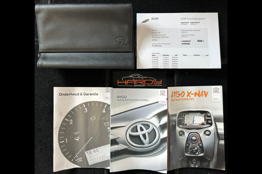 Toyota Aygo 1.0 VVT-i X-PLAY NAVI CAMERA ALLSEASON RIJKLAARPRIJS!