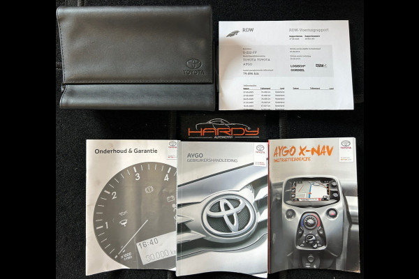 Toyota Aygo 1.0 VVT-i X-PLAY NAVI CAMERA ALLSEASON RIJKLAARPRIJS!