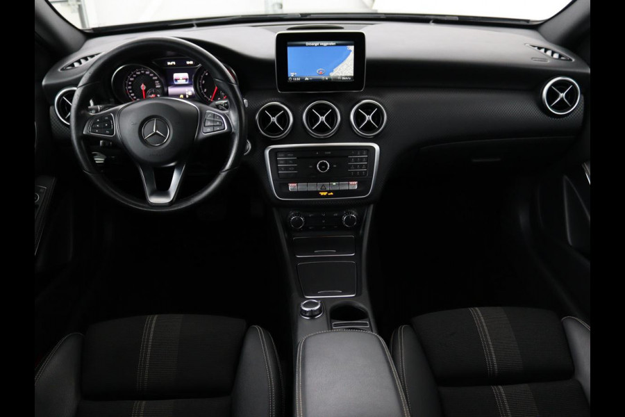 Mercedes-Benz A-Klasse 180 Urban | Stoelverwarming | Navigatie | Sportstoelen | Half leder | Cruise control | Park Assist | Airco | Bluetooth