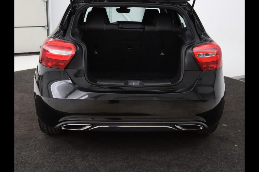 Mercedes-Benz A-Klasse 180 Urban | Stoelverwarming | Navigatie | Sportstoelen | Half leder | Cruise control | Park Assist | Airco | Bluetooth