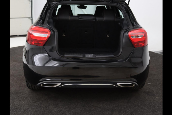 Mercedes-Benz A-Klasse 180 Urban | Stoelverwarming | Navigatie | Sportstoelen | Half leder | Cruise control | Park Assist | Airco | Bluetooth