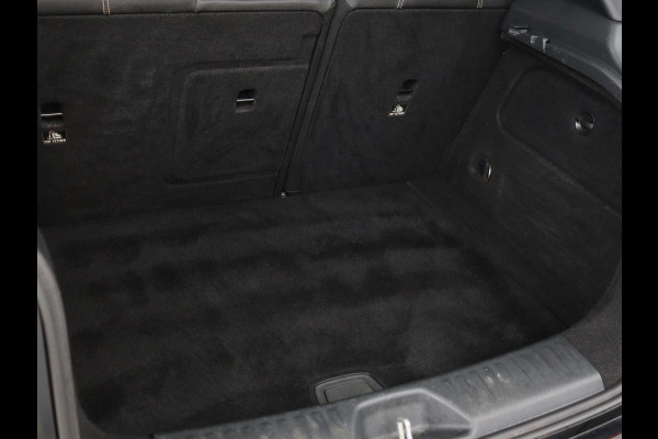 Mercedes-Benz A-Klasse 180 Urban | Stoelverwarming | Navigatie | Sportstoelen | Half leder | Cruise control | Park Assist | Airco | Bluetooth