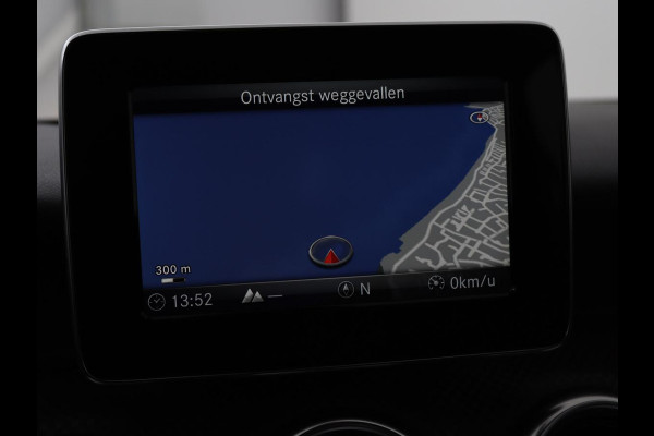 Mercedes-Benz A-Klasse 180 Urban | Stoelverwarming | Navigatie | Sportstoelen | Half leder | Cruise control | Park Assist | Airco | Bluetooth