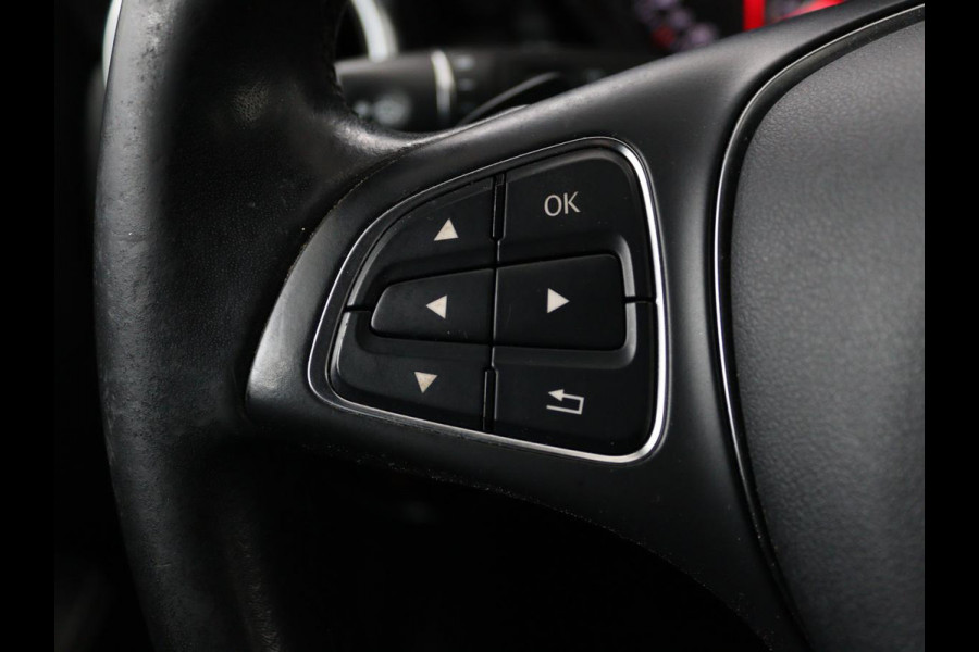 Mercedes-Benz A-Klasse 180 Urban | Stoelverwarming | Navigatie | Sportstoelen | Half leder | Cruise control | Park Assist | Airco | Bluetooth