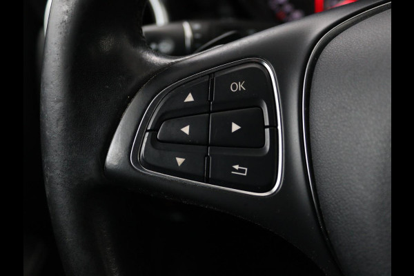 Mercedes-Benz A-Klasse 180 Urban | Stoelverwarming | Navigatie | Sportstoelen | Half leder | Cruise control | Park Assist | Airco | Bluetooth