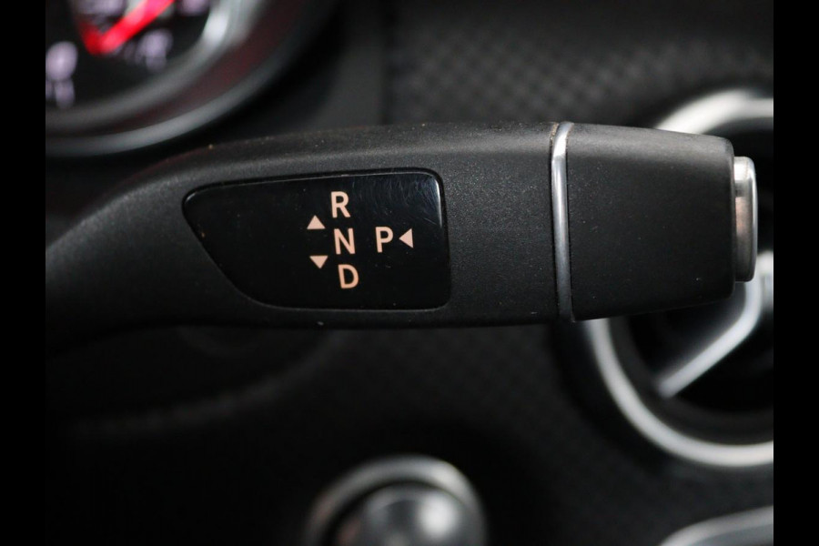 Mercedes-Benz A-Klasse 180 Urban | Stoelverwarming | Navigatie | Sportstoelen | Half leder | Cruise control | Park Assist | Airco | Bluetooth