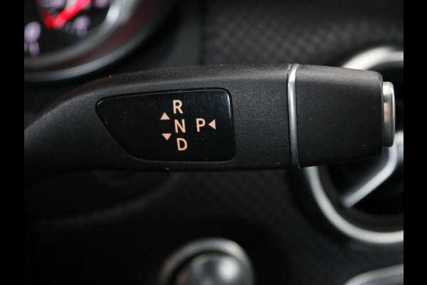 Mercedes-Benz A-Klasse 180 Urban | Stoelverwarming | Navigatie | Sportstoelen | Half leder | Cruise control | Park Assist | Airco | Bluetooth