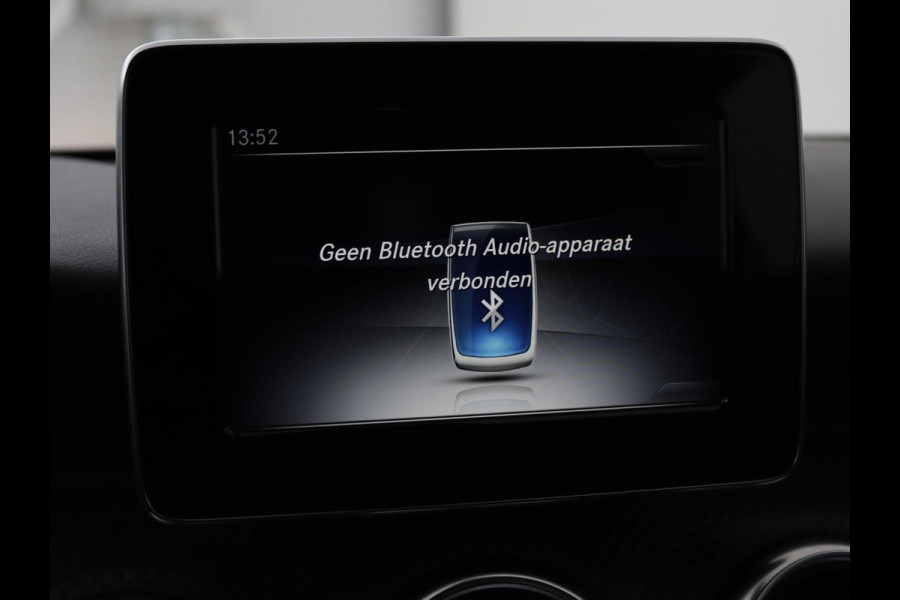 Mercedes-Benz A-Klasse 180 Urban | Stoelverwarming | Navigatie | Sportstoelen | Half leder | Cruise control | Park Assist | Airco | Bluetooth