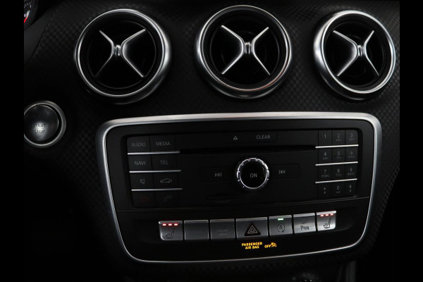 Mercedes-Benz A-Klasse 180 Urban | Stoelverwarming | Navigatie | Sportstoelen | Half leder | Cruise control | Park Assist | Airco | Bluetooth