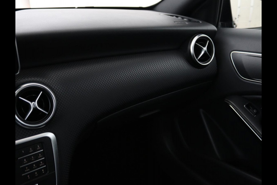 Mercedes-Benz A-Klasse 180 Urban | Stoelverwarming | Navigatie | Sportstoelen | Half leder | Cruise control | Park Assist | Airco | Bluetooth