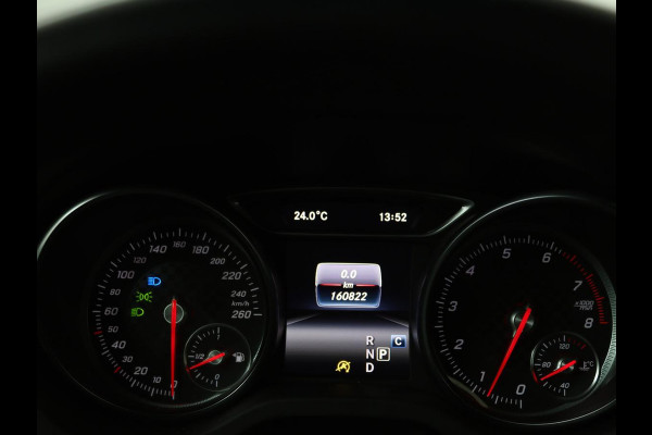 Mercedes-Benz A-Klasse 180 Urban | Stoelverwarming | Navigatie | Sportstoelen | Half leder | Cruise control | Park Assist | Airco | Bluetooth