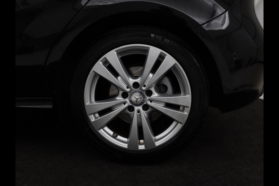 Mercedes-Benz A-Klasse 180 Urban | Stoelverwarming | Navigatie | Sportstoelen | Half leder | Cruise control | Park Assist | Airco | Bluetooth