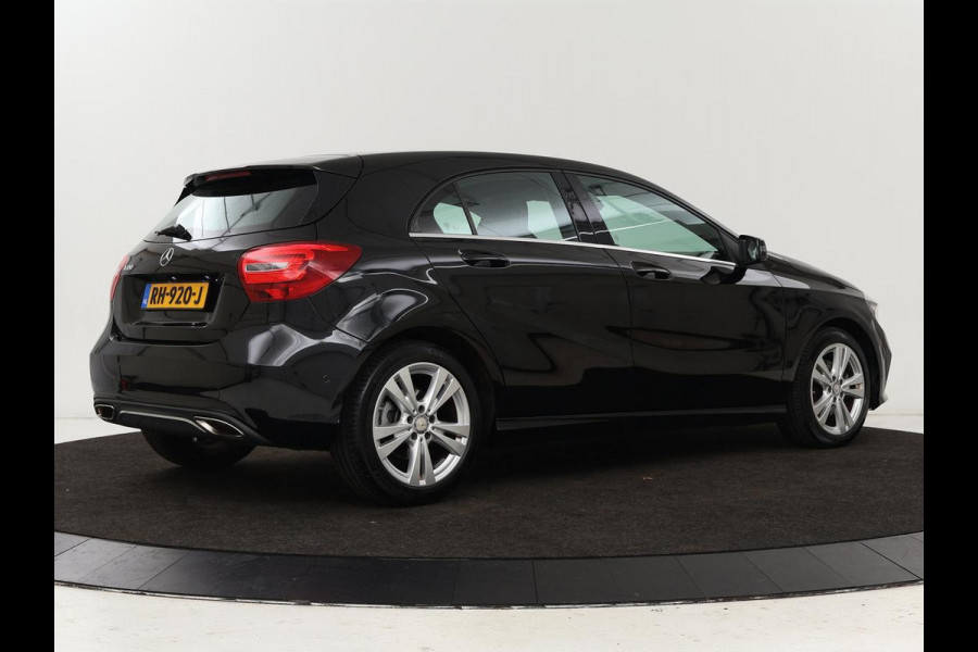 Mercedes-Benz A-Klasse 180 Urban | Stoelverwarming | Navigatie | Sportstoelen | Half leder | Cruise control | Park Assist | Airco | Bluetooth