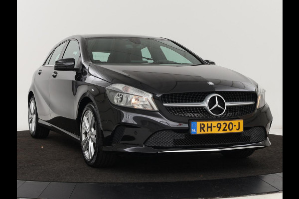 Mercedes-Benz A-Klasse 180 Urban | Stoelverwarming | Navigatie | Sportstoelen | Half leder | Cruise control | Park Assist | Airco | Bluetooth