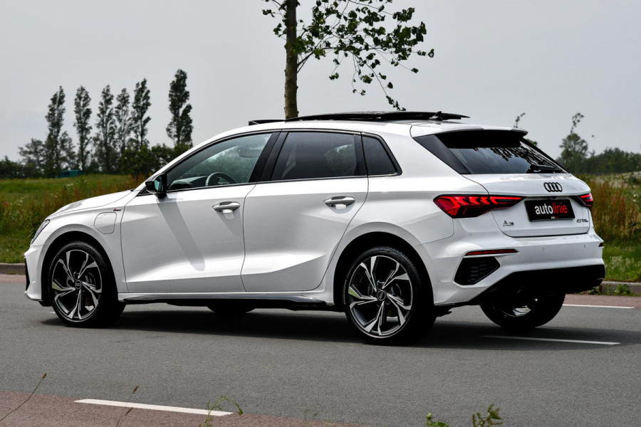 Audi A3 Sportback 40 TFSI e S-Line. Pano, ACC, HUD, Keyless, Camera, Matrix, CarPlay!