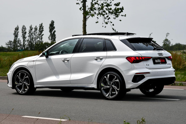 Audi A3 Sportback 40 TFSI e S-Line. Pano, ACC, HUD, Keyless, Camera, Matrix, CarPlay!