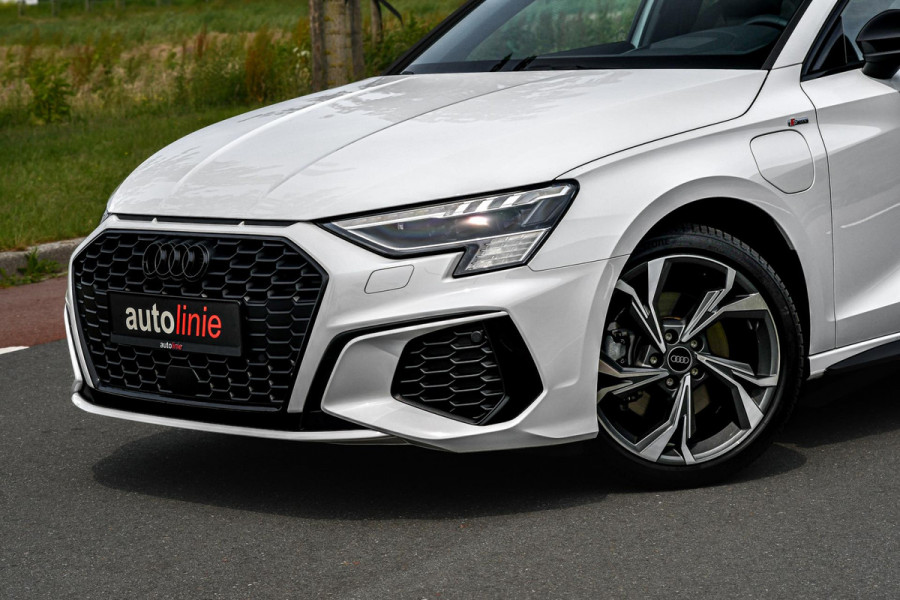 Audi A3 Sportback 40 TFSI e S-Line. Pano, ACC, HUD, Keyless, Camera, Matrix, CarPlay!