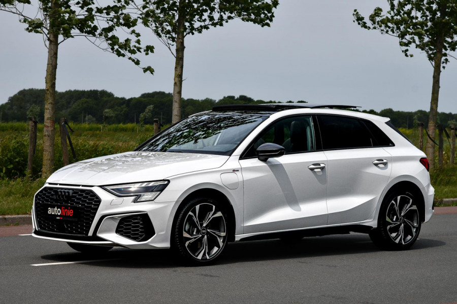 Audi A3 Sportback 40 TFSI e S-Line. Pano, ACC, HUD, Keyless, Camera, Matrix, CarPlay!