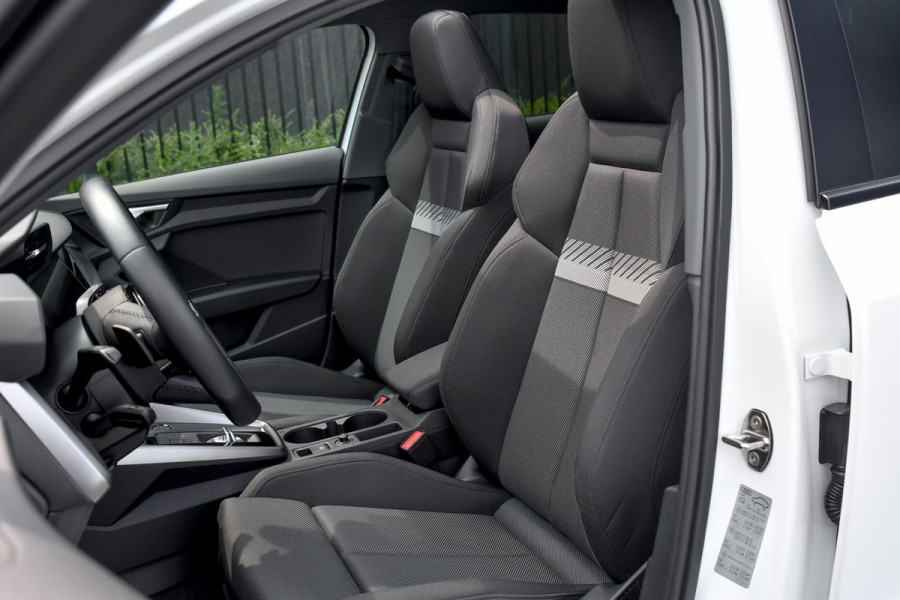 Audi A3 Sportback 40 TFSI e S-Line. Pano, ACC, HUD, Keyless, Camera, Matrix, CarPlay!