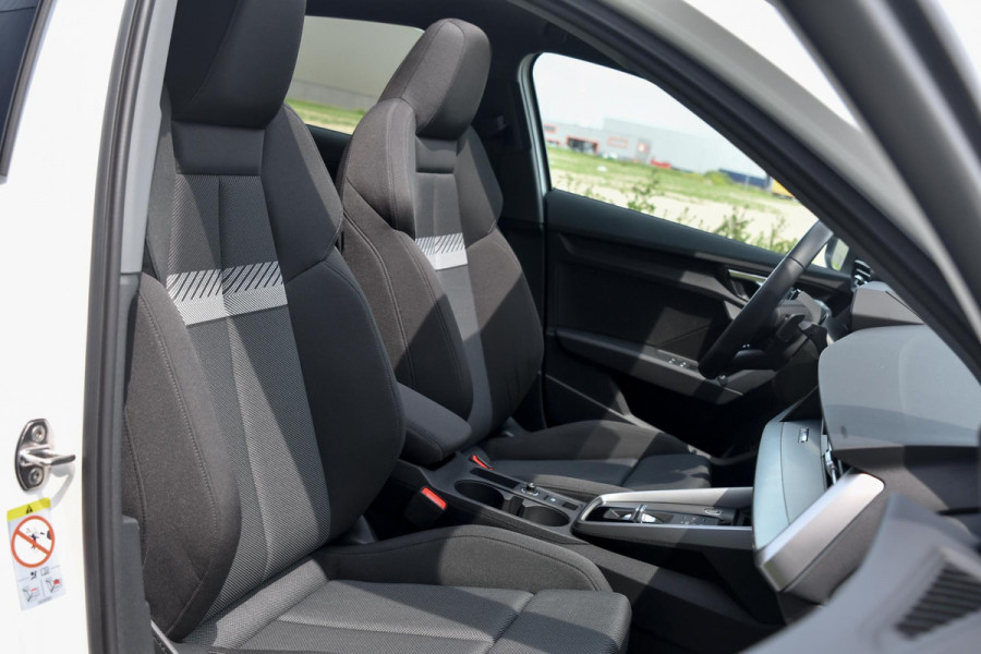 Audi A3 Sportback 40 TFSI e S-Line. Pano, ACC, HUD, Keyless, Camera, Matrix, CarPlay!