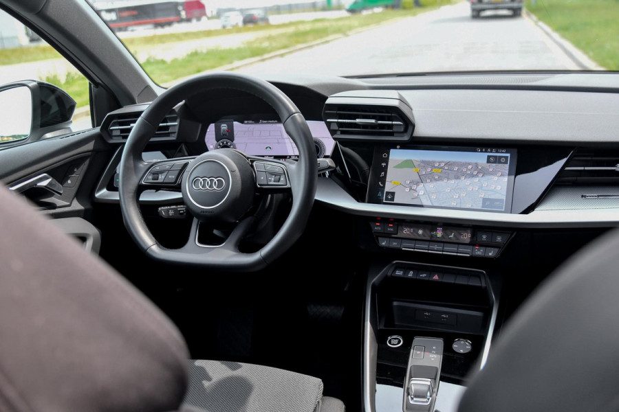 Audi A3 Sportback 40 TFSI e S-Line. Pano, ACC, HUD, Keyless, Camera, Matrix, CarPlay!