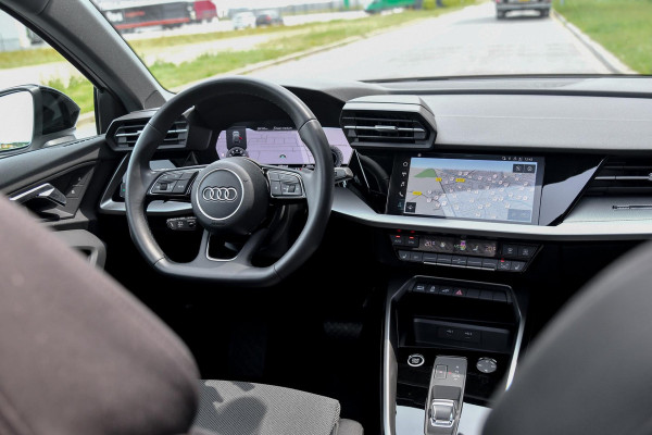 Audi A3 Sportback 40 TFSI e S-Line. Pano, ACC, HUD, Keyless, Camera, Matrix, CarPlay!