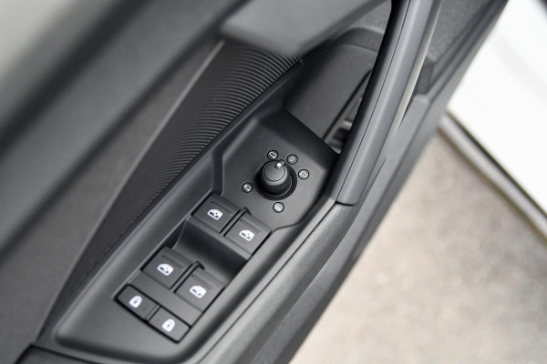 Audi A3 Sportback 40 TFSI e S-Line. Pano, ACC, HUD, Keyless, Camera, Matrix, CarPlay!