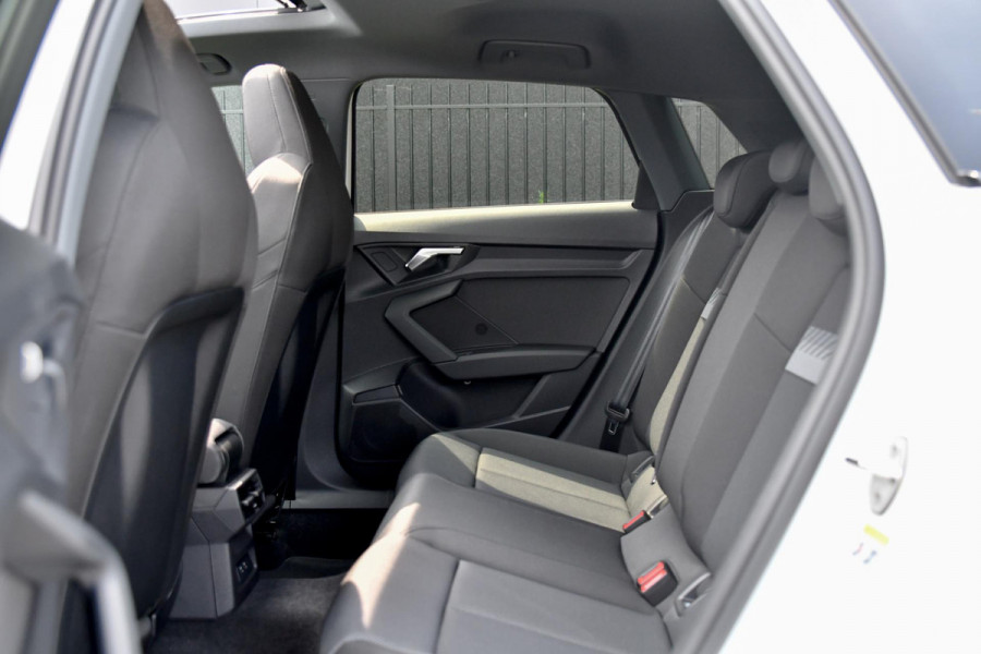 Audi A3 Sportback 40 TFSI e S-Line. Pano, ACC, HUD, Keyless, Camera, Matrix, CarPlay!