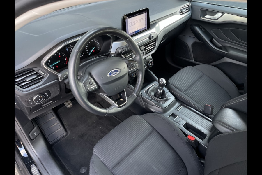 Ford FOCUS Wagon 1.0 EcoB. Titanium BUSINESS! WINTERPACK! CARPLAY!