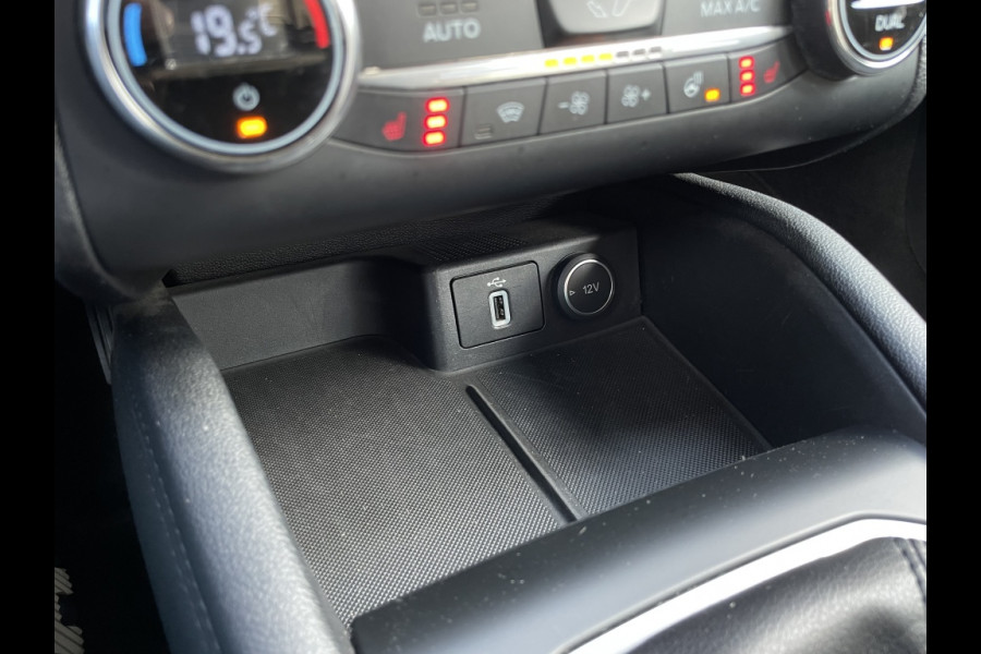 Ford FOCUS Wagon 1.0 EcoB. Titanium BUSINESS! WINTERPACK! CARPLAY!