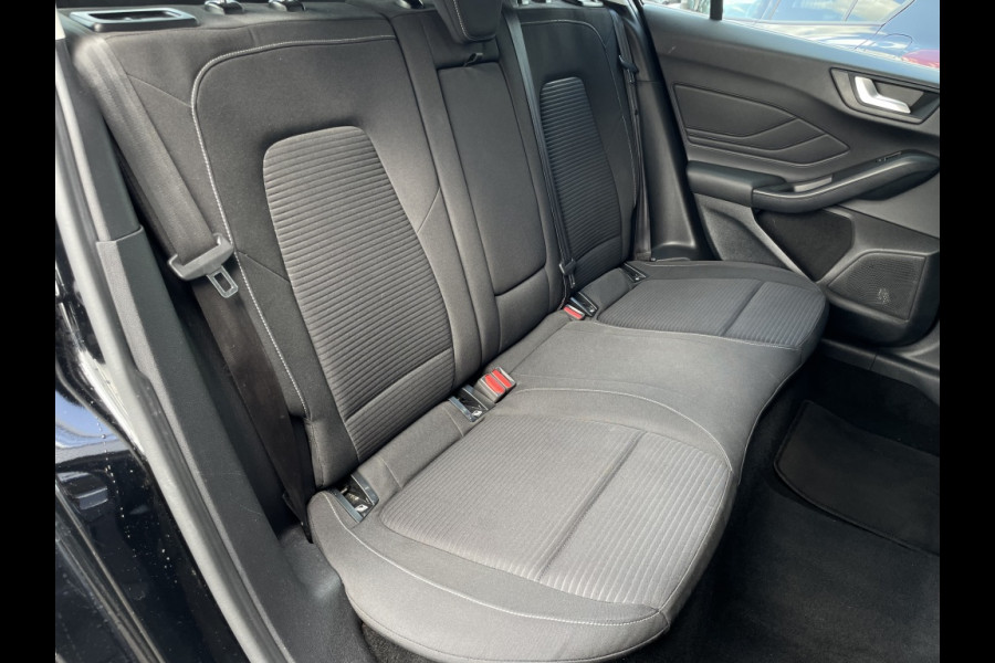 Ford FOCUS Wagon 1.0 EcoB. Titanium BUSINESS! WINTERPACK! CARPLAY!