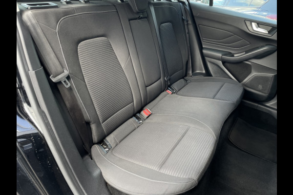 Ford FOCUS Wagon 1.0 EcoB. Titanium BUSINESS! WINTERPACK! CARPLAY!