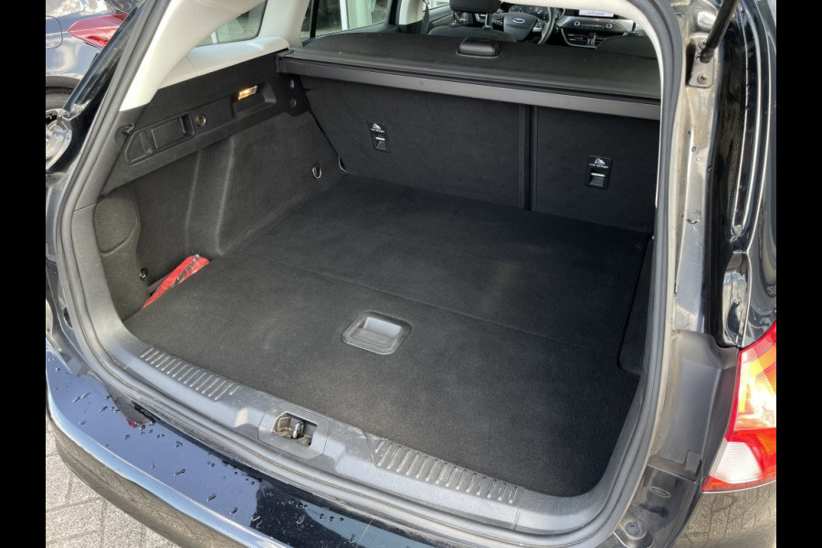 Ford FOCUS Wagon 1.0 EcoB. Titanium BUSINESS! WINTERPACK! CARPLAY!