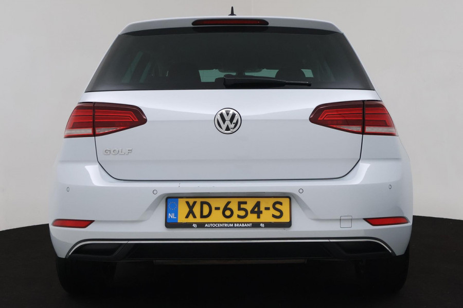 Volkswagen Golf 1.0 TSI Comfortline Automaat (NAVIGATIE, CARPLAY, STUURBEDIENING, PARKEERSENSOREN, CLIMA)